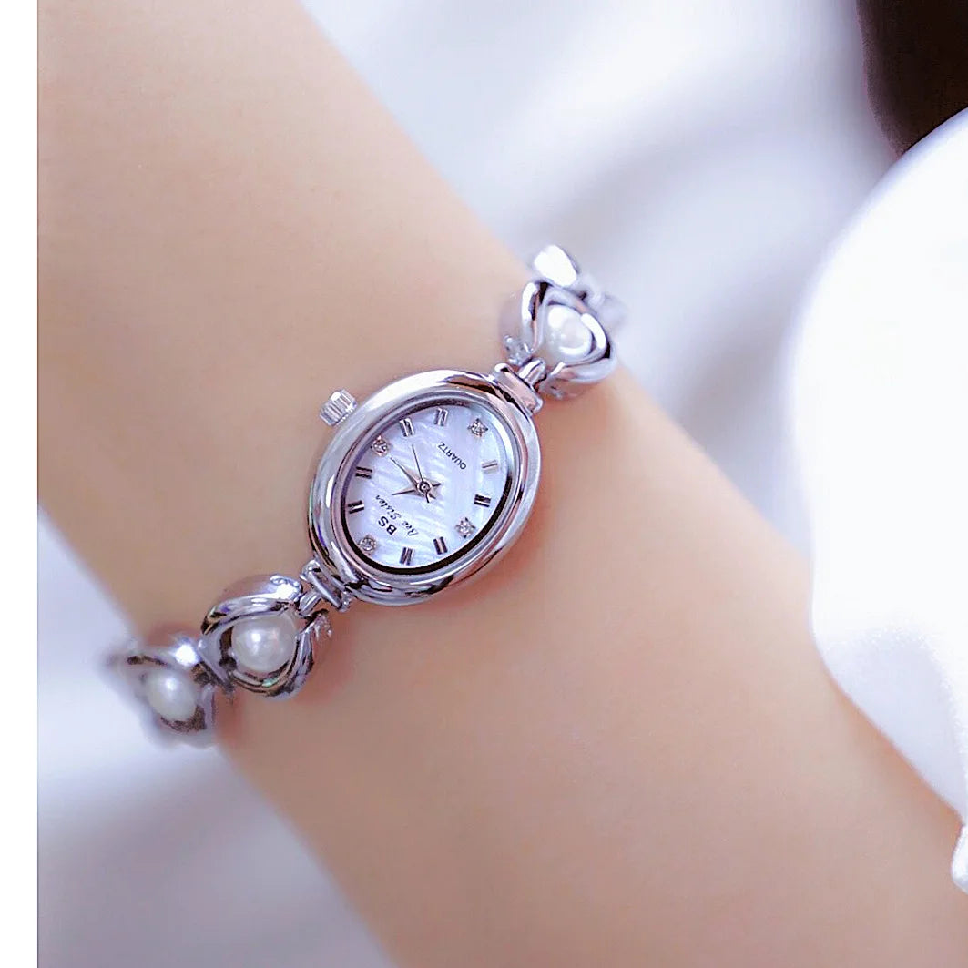 VIVIENNE White Pearls Vintage Watch